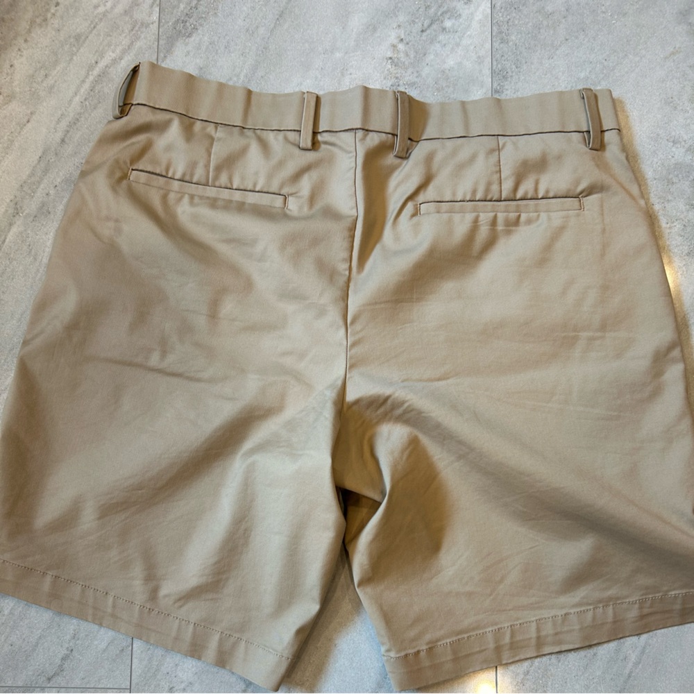 Banana Republic Core Temp Short 7” Tan Size 34 - Picture 3 of 4